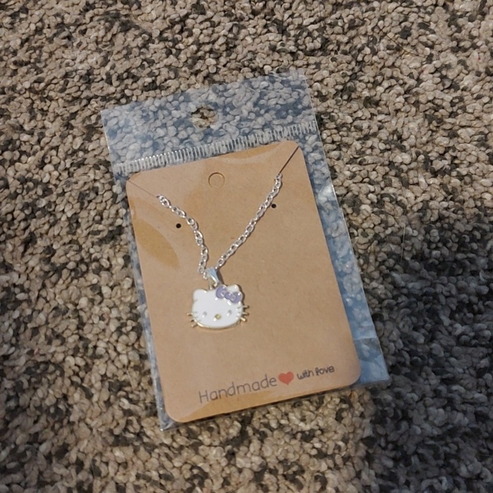 Hello Kitty Pendant - Picture 3 of 4
